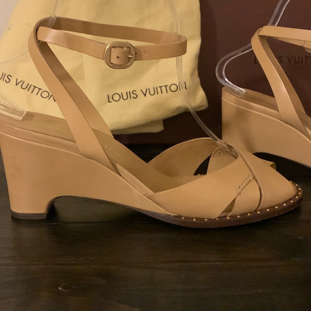 Louis Vuitton Wedge Sandals with Leather Straps and Adjustable Ankle Closure - Picture 9 of 16